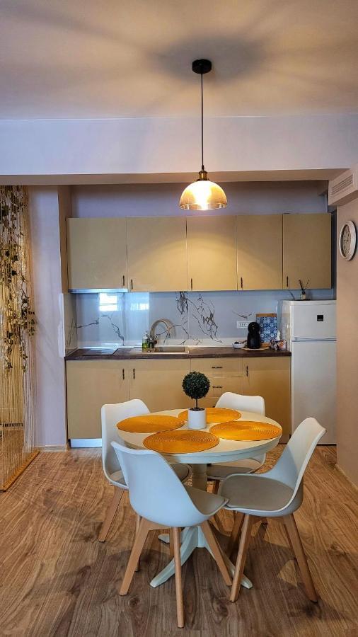 Vega Apartment By Moonlight Mamaia Εξωτερικό φωτογραφία